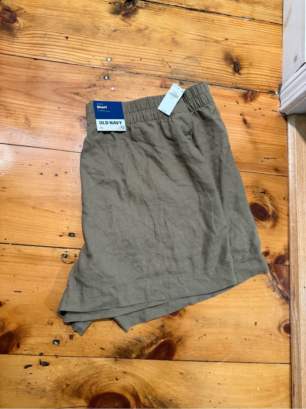 Old Navy Women’s Olive Elastic-Waist Flat Front Shorts